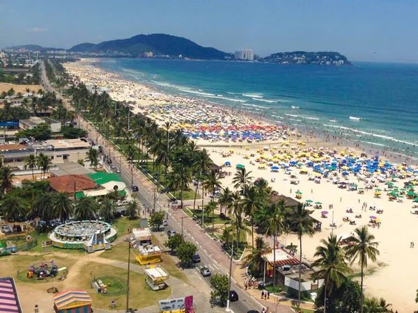 Guarujá sedia campeonatos de futevôlei, beach tennis e surfe da advocacia