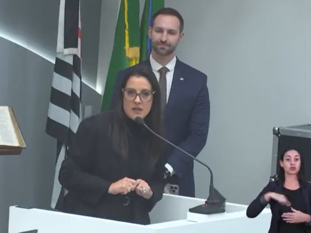 Daniela Magalhães defende advocacia e Estado Democrático em sessão na Câmara Municipal de Jundiaí