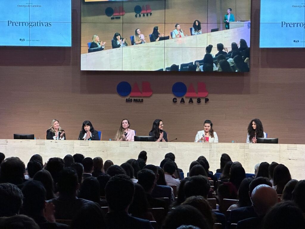 Entrega de carteiras da OAB SP celebra diversidade com mesa de abertura composta 100% por mulheres