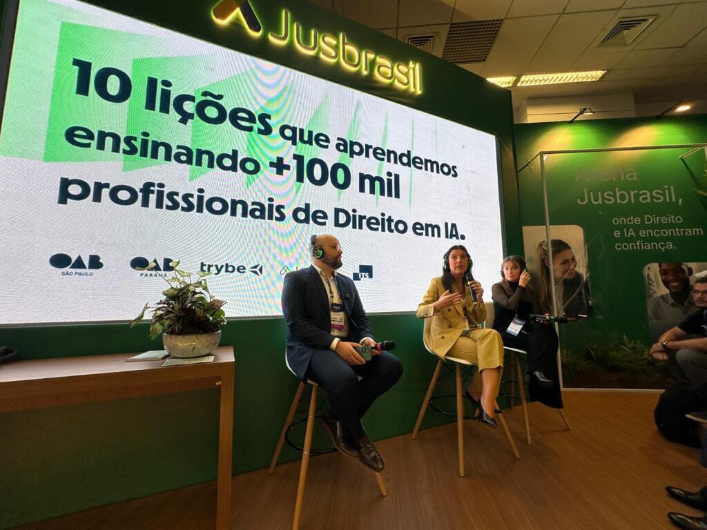 Daniela Magalhães palestra na Fenalaw 2025 sobre programas de letramento em IA da OAB SP