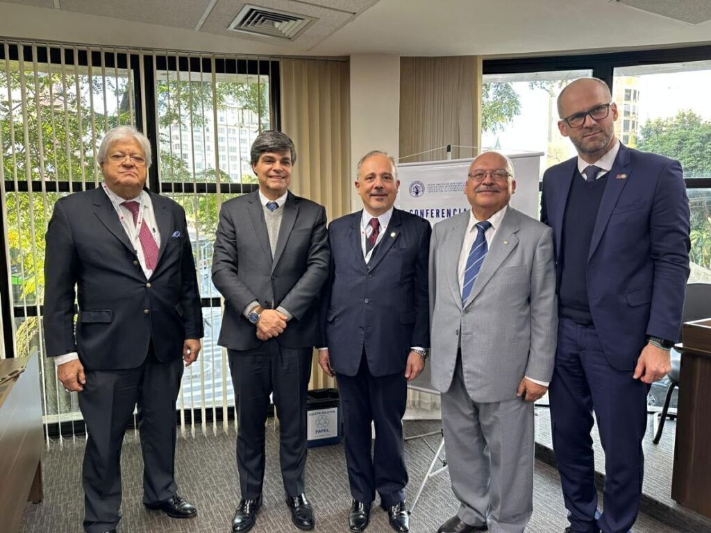 Presidente da OAB SP participa de eleição para nova presidência da FIA