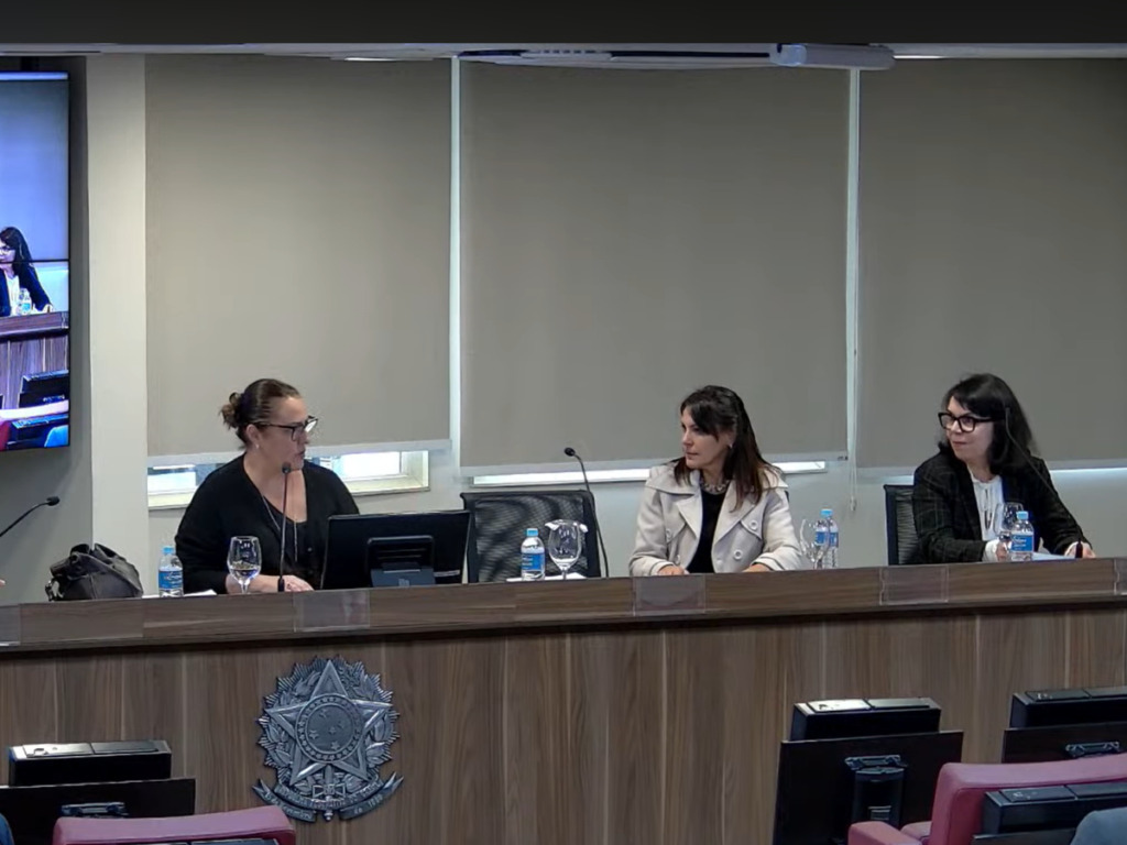 Desagravos públicos marcam defesa das prerrogativas profissionais e o combate a discriminações sexual e de gênero