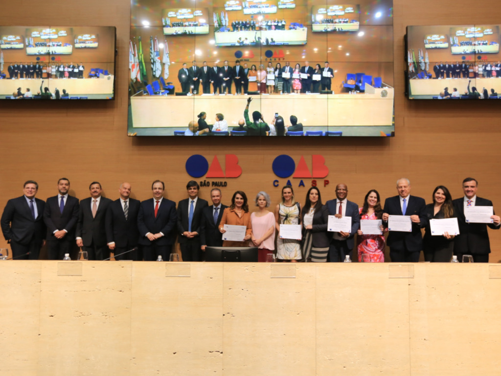 Membros da Comissão Mista de Assuntos Institucionais entre OAB SP e TJSP recebem Láureas de Homenagem